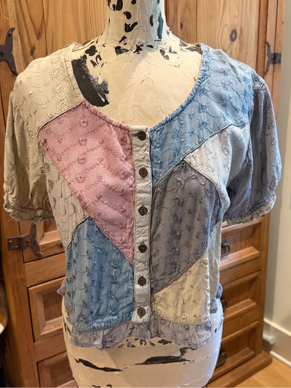 Sacred Threads Boho Patchwork Button-Front Women's Crop Top in Pastel Mix Sz M